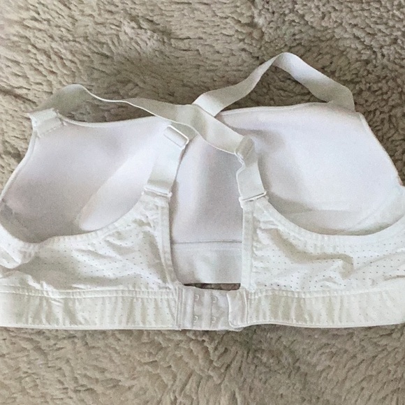 EUC Maidenform White Convertible Sports Bra - Picture 3 of 4